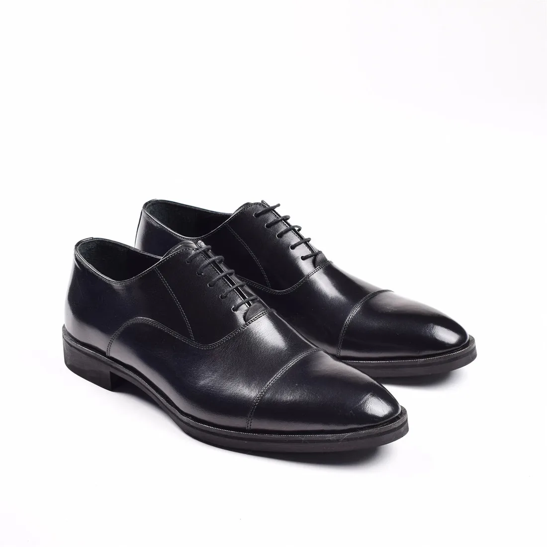 What Shoes to Wear With a Suit